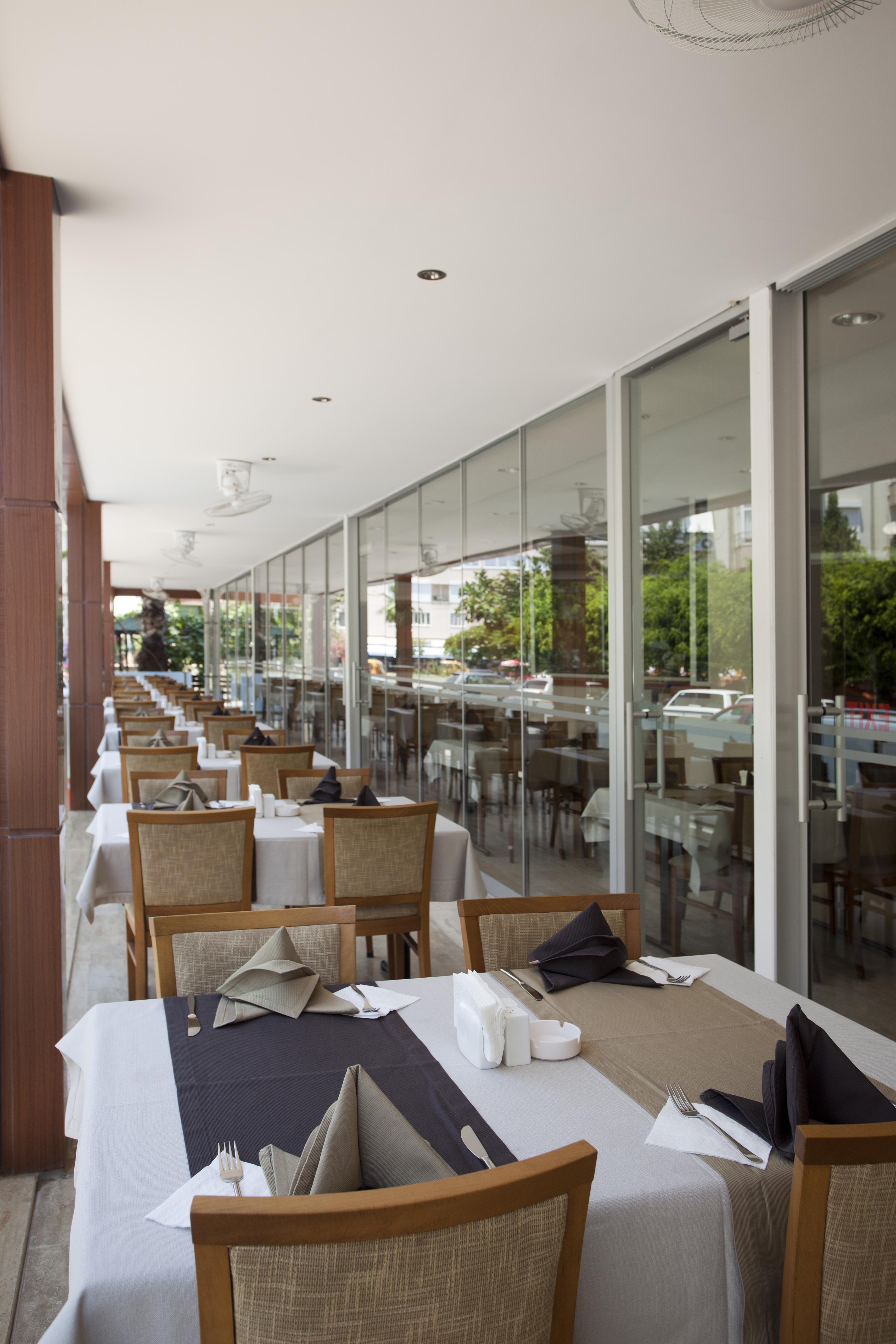 Riviera & Otel 4*