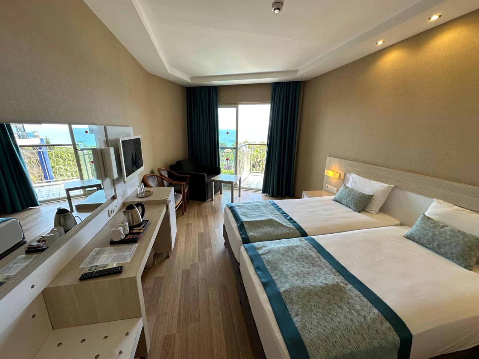 Otel Riviera &