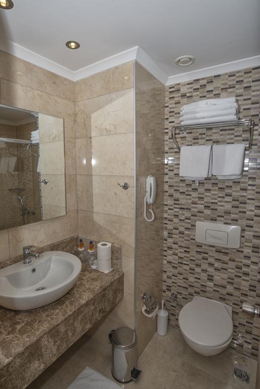 Otel Riviera &