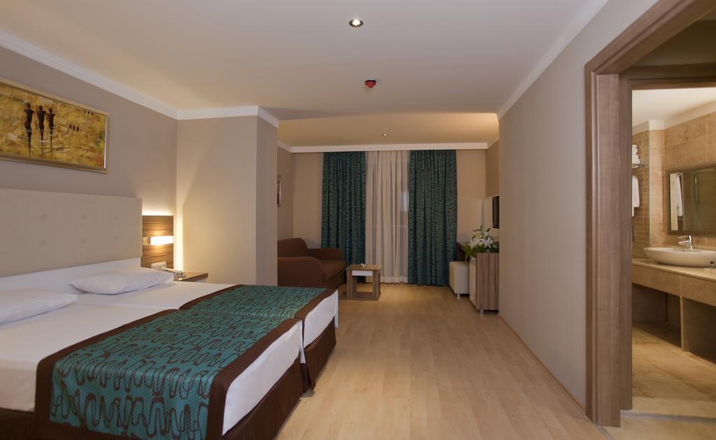 Otel Riviera & 4*