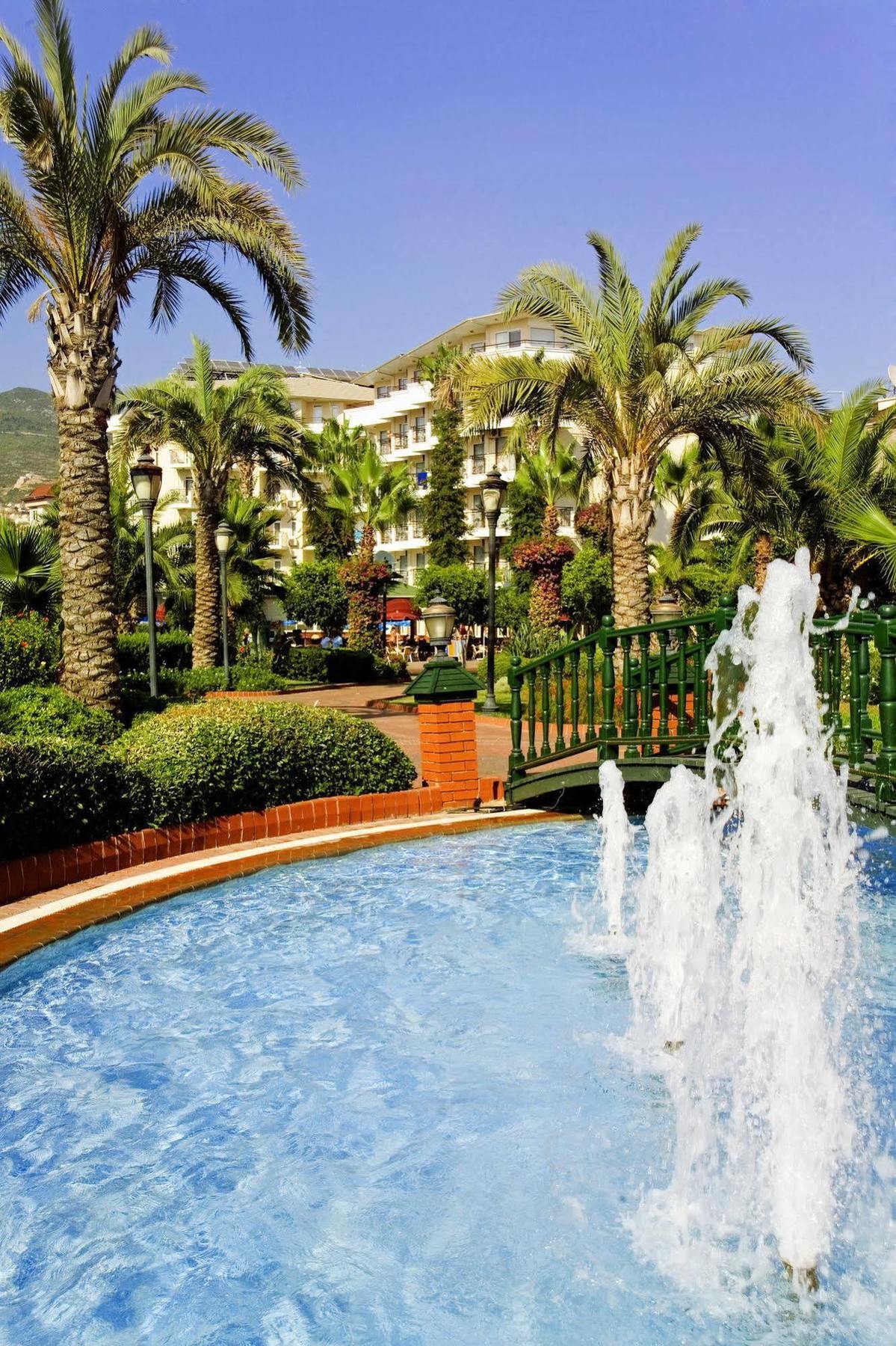 Riviera & Otel 4*