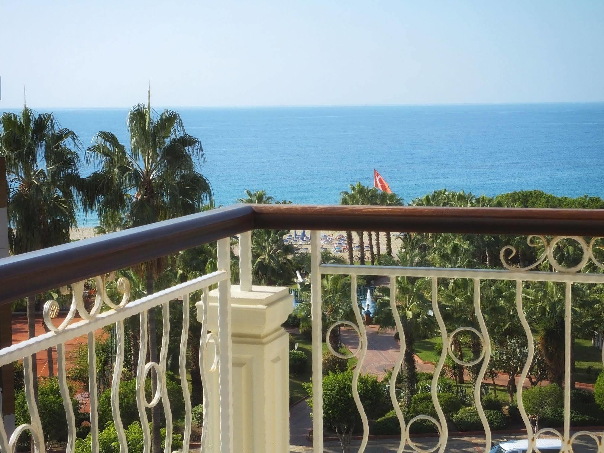 Riviera & Otel 4*
